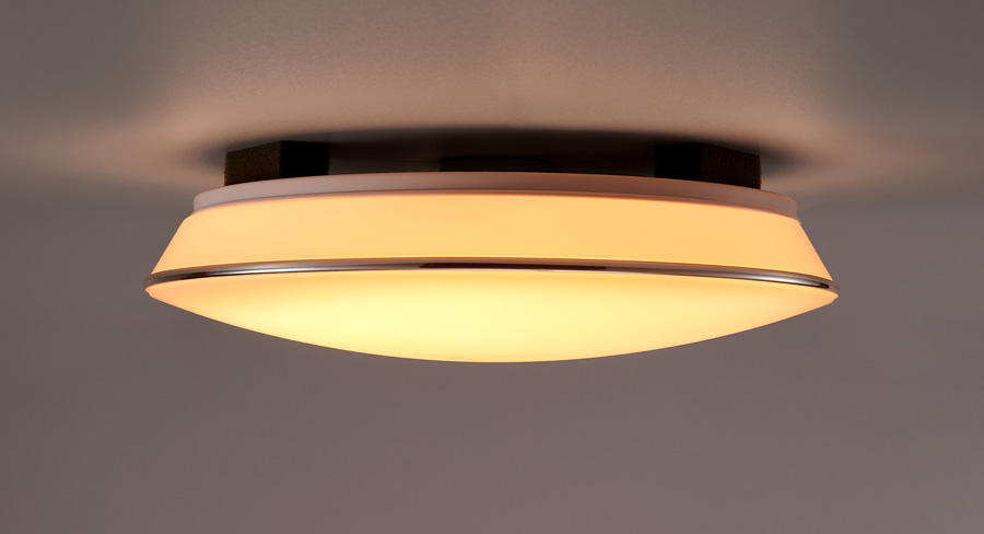 調光・調色タイプ / 小形シーリング・シルバートリム / きれいに光る本体デザイン（側面電球色）